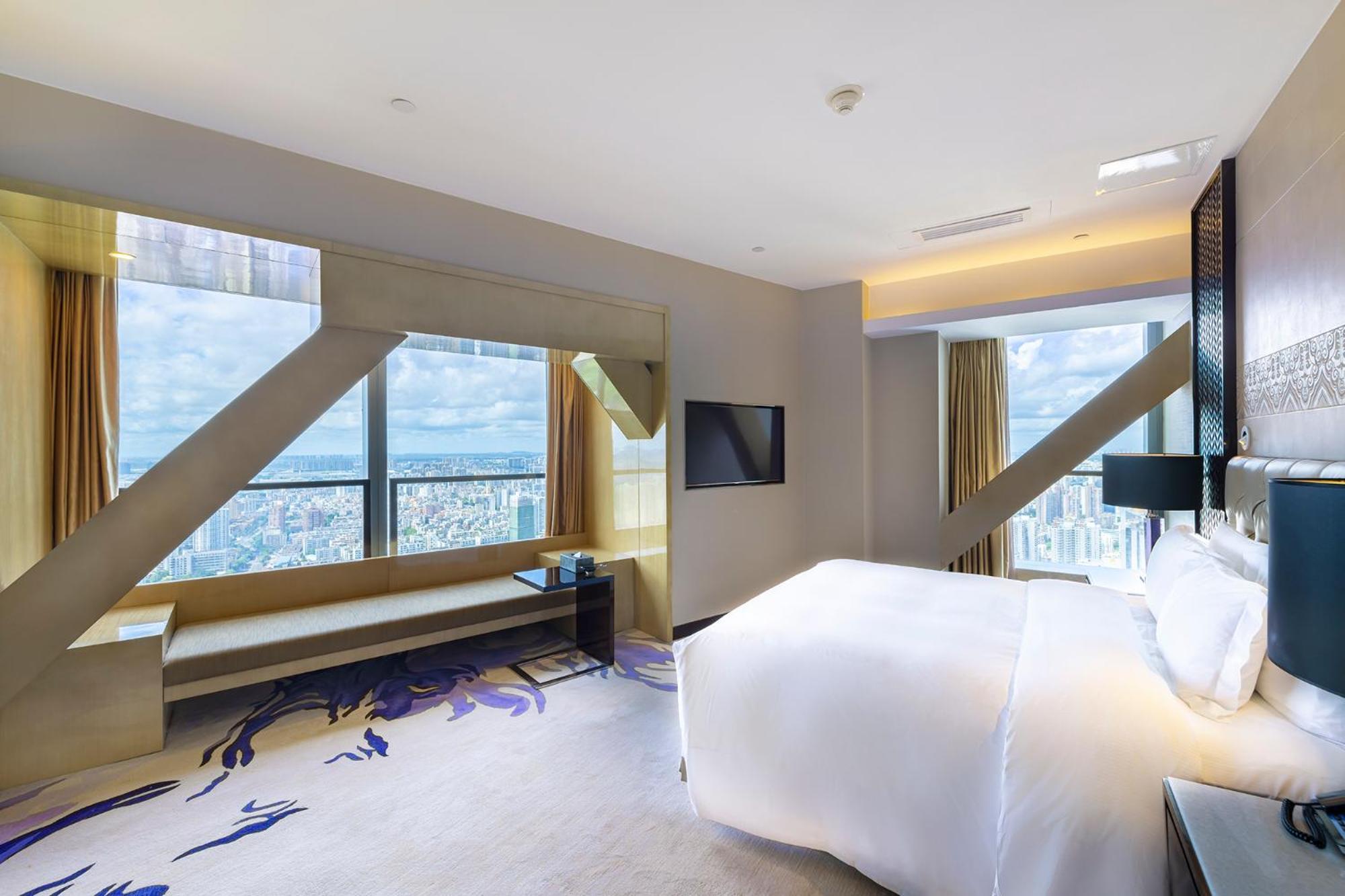 Hilton Haikou 5*