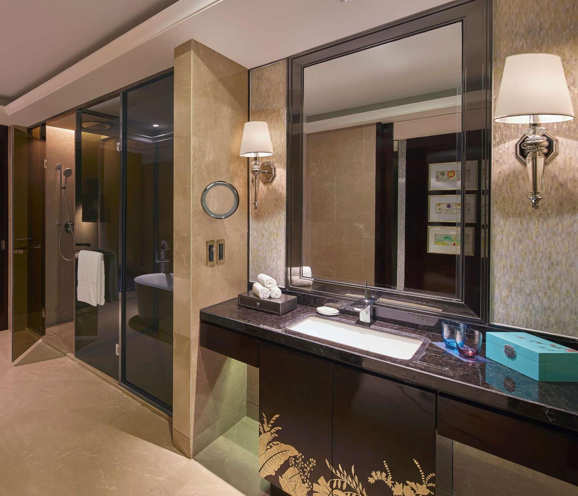 Hilton Haikou Hotel 5*